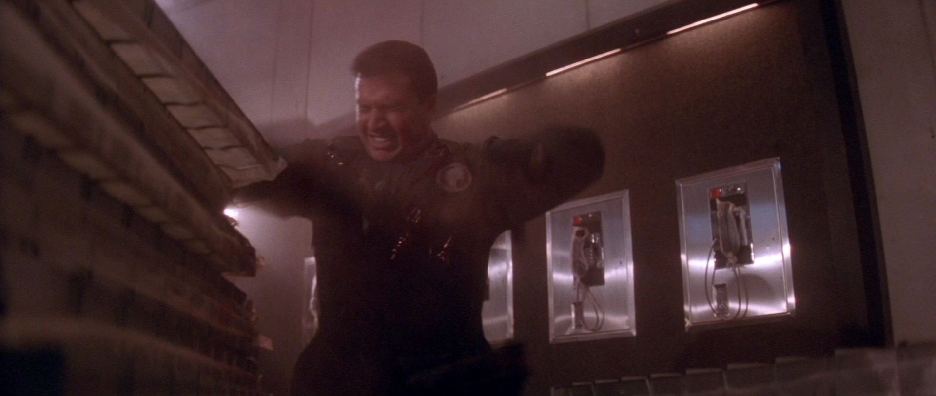 Die Hard 2 (1990), wide, 2.36:1 — film still