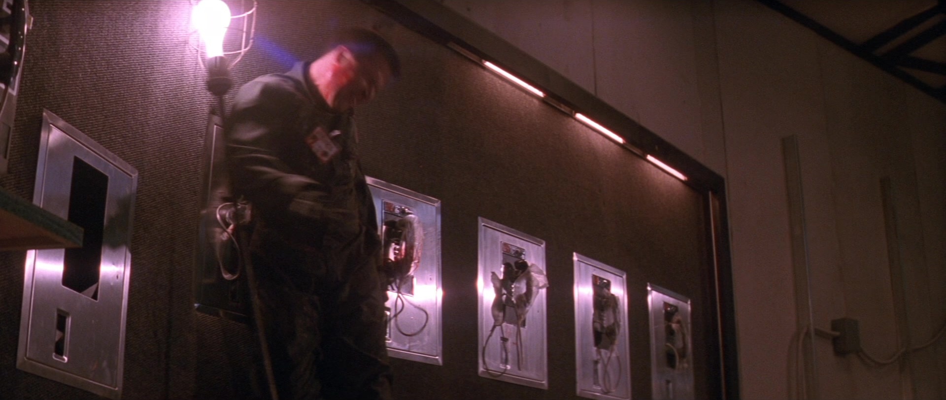 Die Hard 2 (1990), wide, 2.36:1 — film still