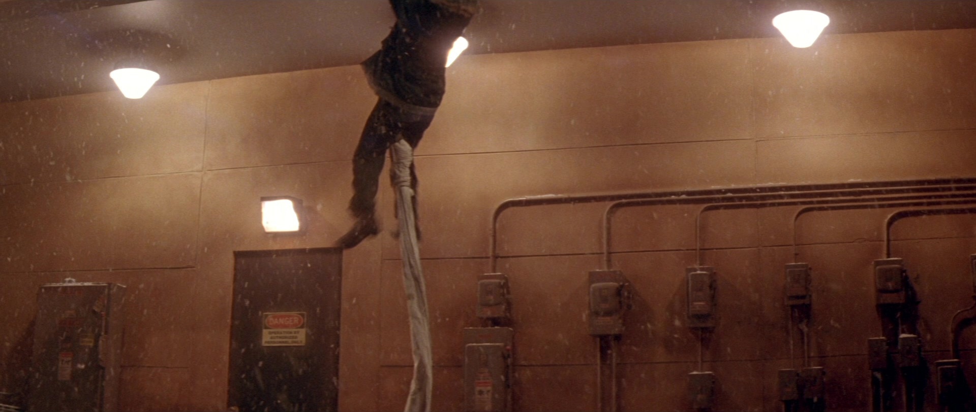Die Hard 2 (1990), wide, 2.36:1 — film still