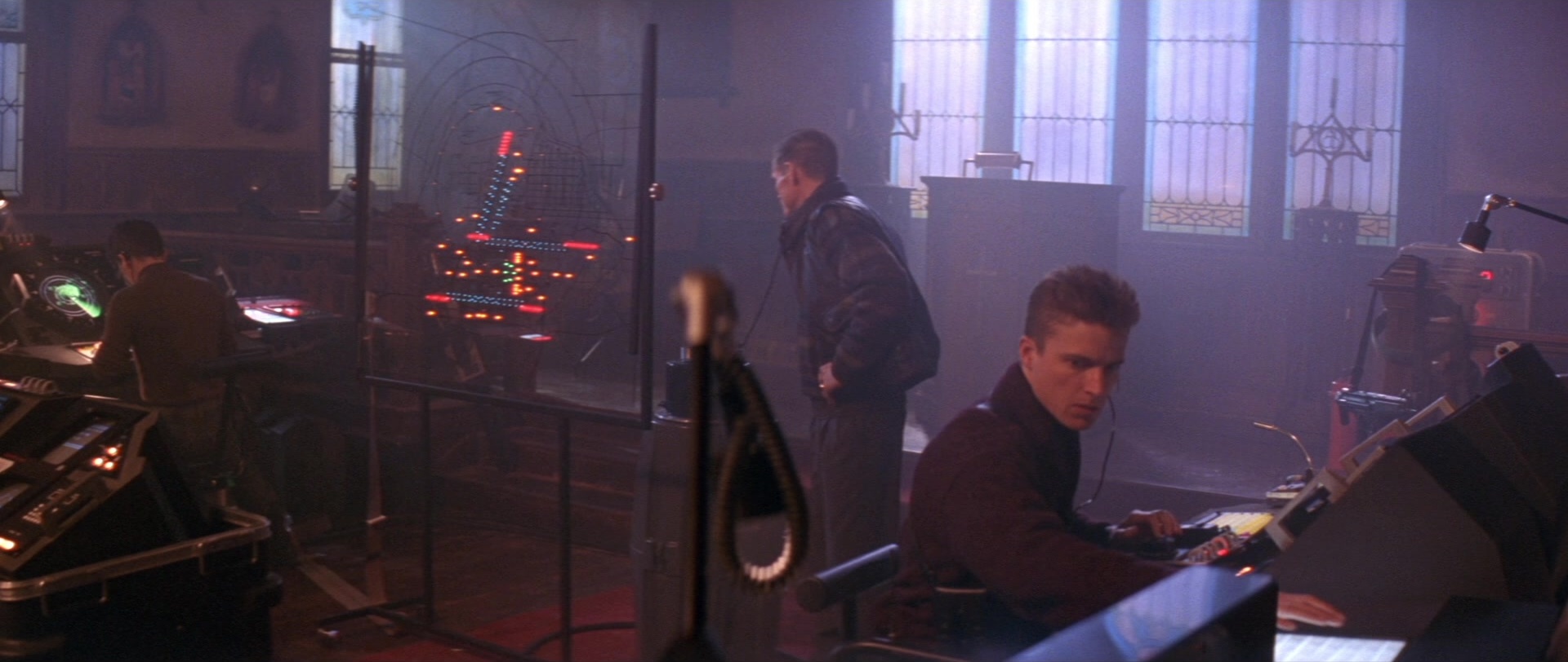 Die Hard 2 (1990), wide, 2.36:1 — film still