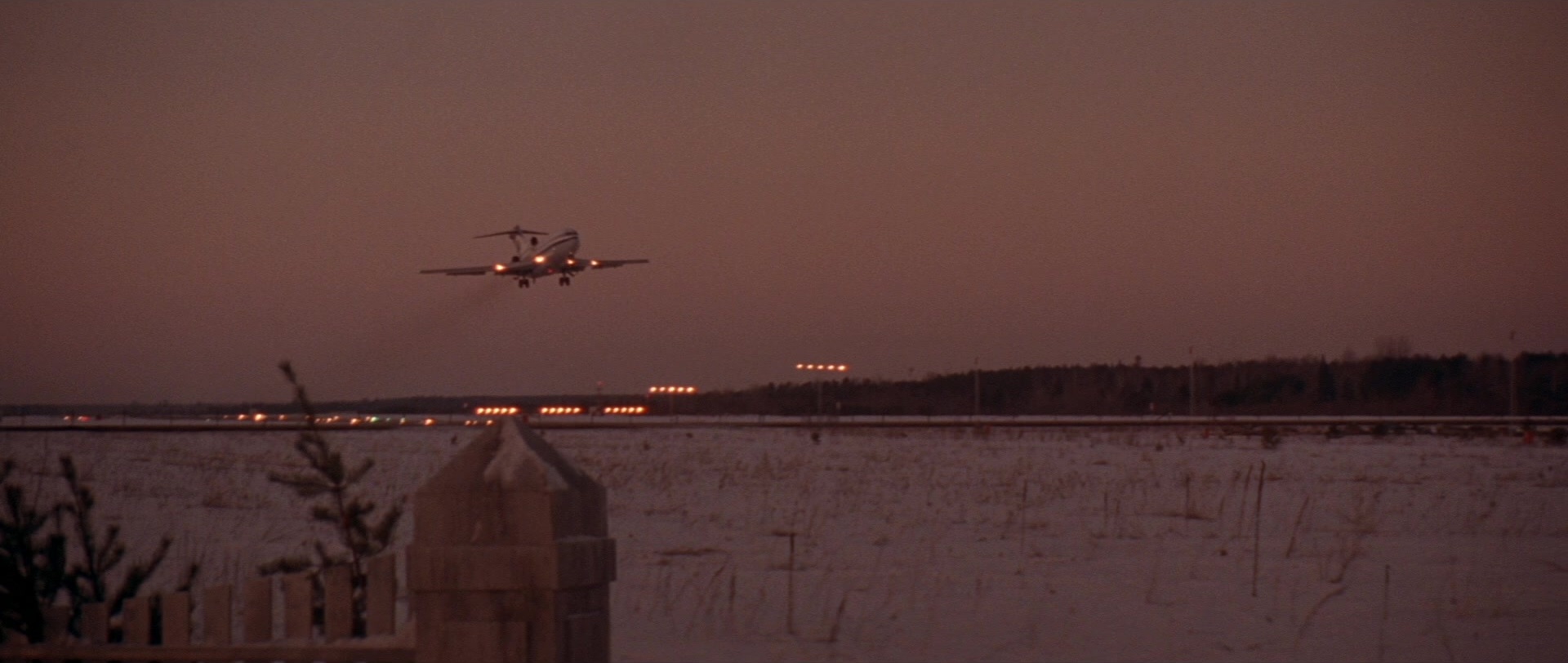 Die Hard 2 (1990), wide, 2.36:1 — film still
