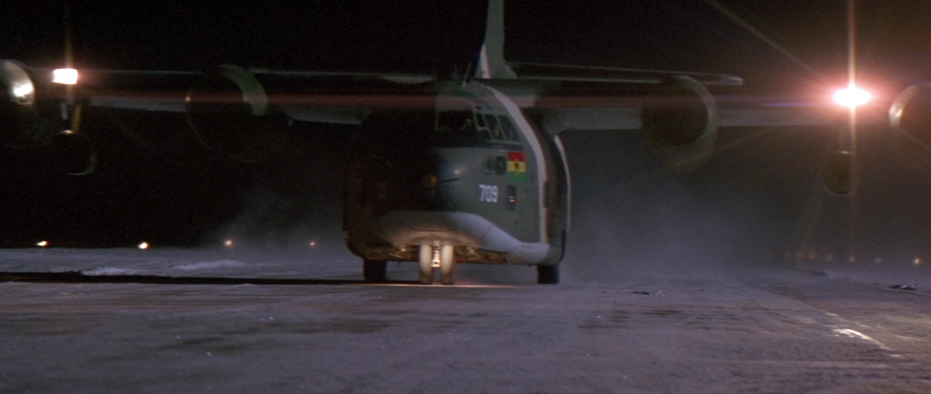 Die Hard 2 (1990), unknown, 2.36:1 — film still
