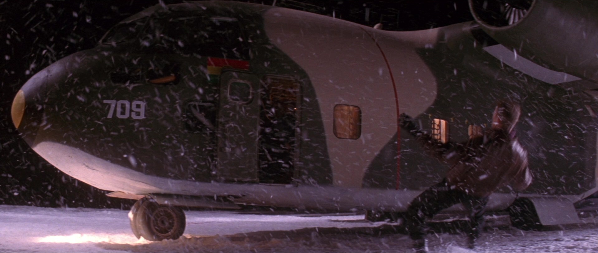 Die Hard 2 (1990), unknown, 2.36:1 — film still
