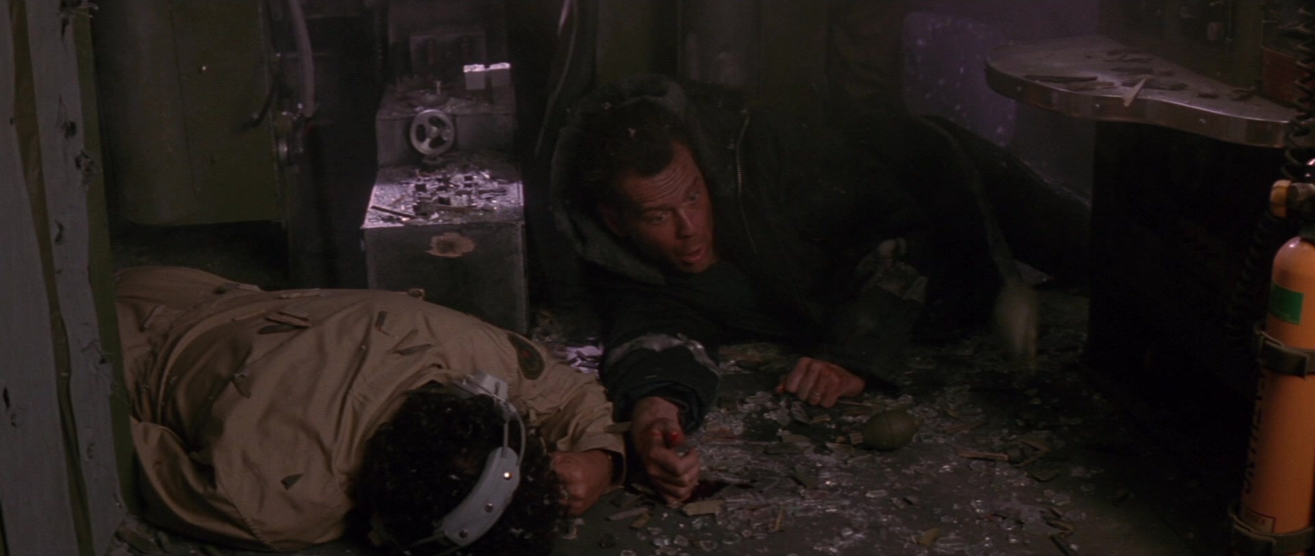 Die Hard 2 (1990), medium, 2.36:1 — film still