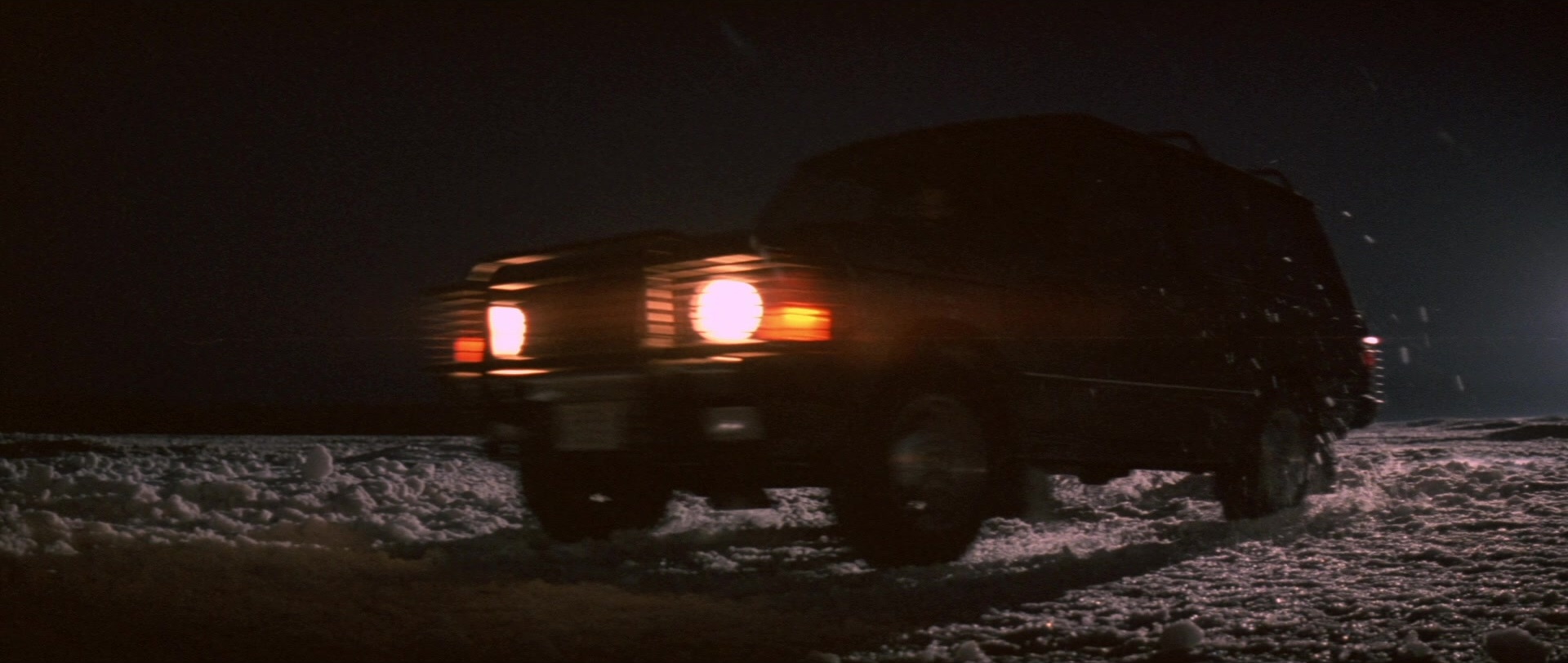 Die Hard 2 (1990), wide, 2.36:1 — film still