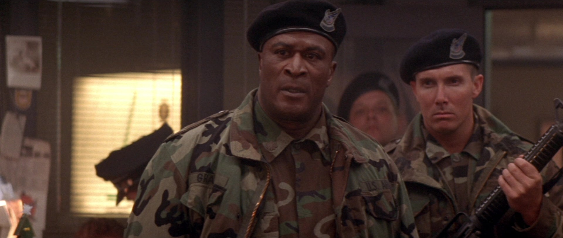 Die Hard 2 (1990), medium, 2.36:1 — film still