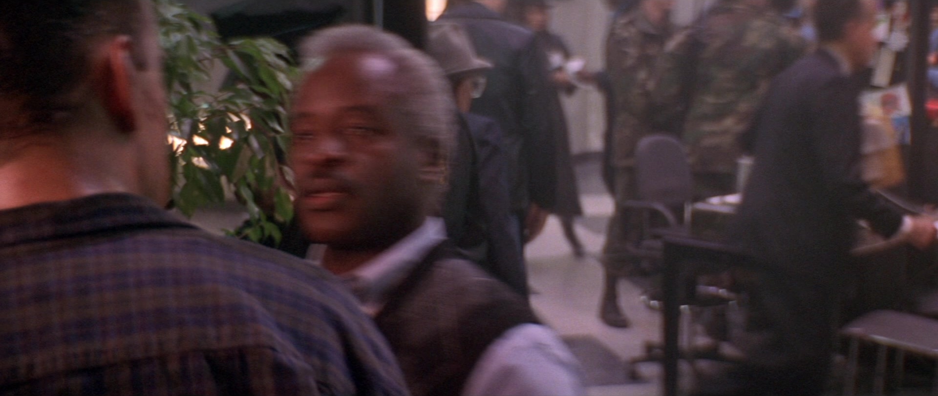 Die Hard 2 (1990), wide, 2.36:1 — film still