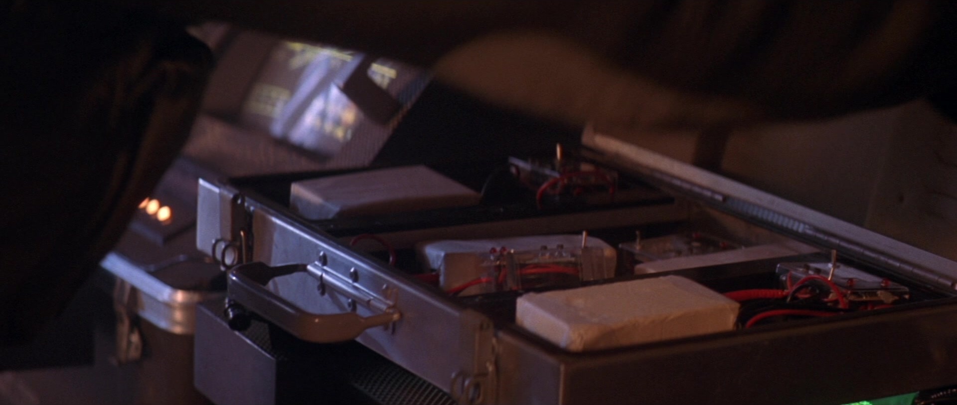 Die Hard 2 (1990), unknown, 2.36:1 — film still