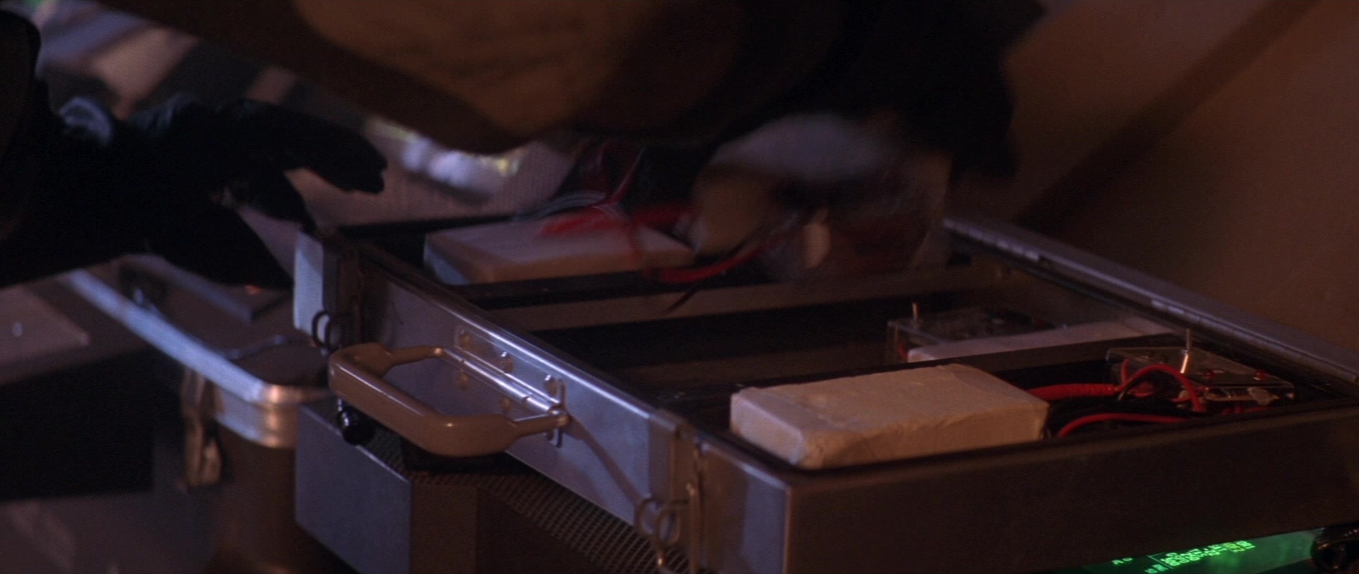 Die Hard 2 (1990), unknown, 2.36:1 — film still