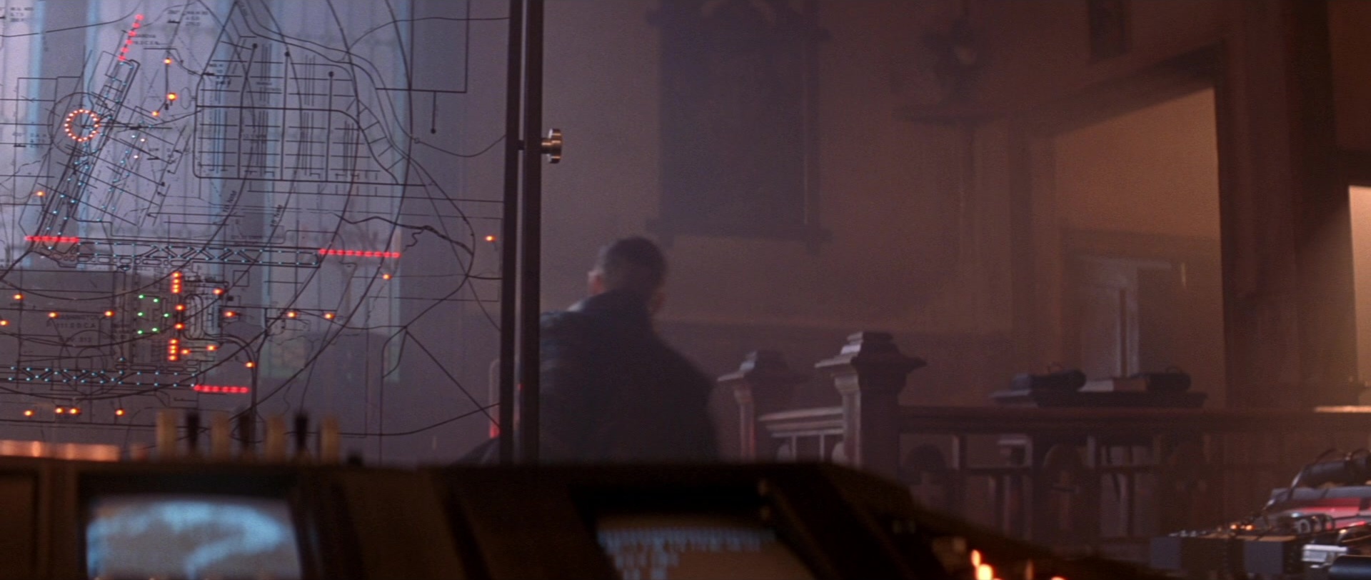 Die Hard 2 (1990), wide, 2.36:1 — film still