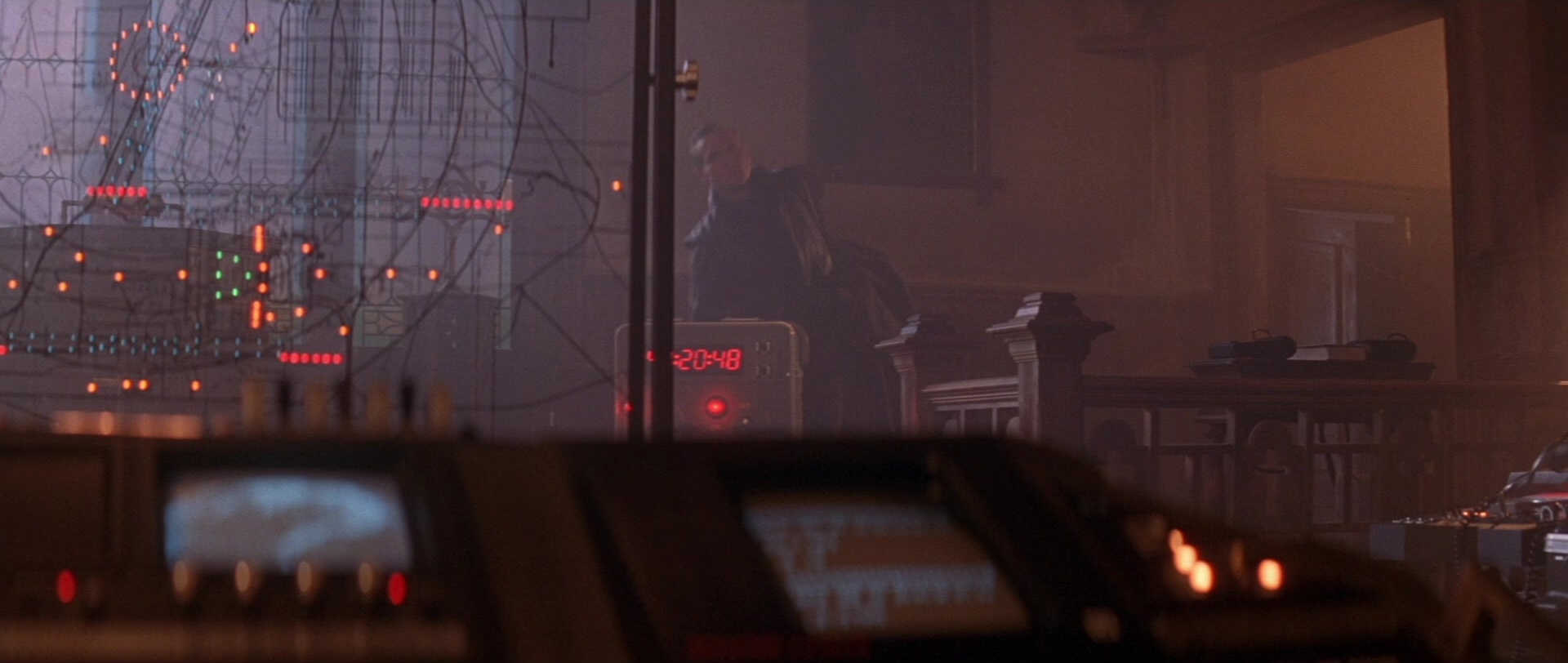 Die Hard 2 (1990), wide, 2.36:1 — film still