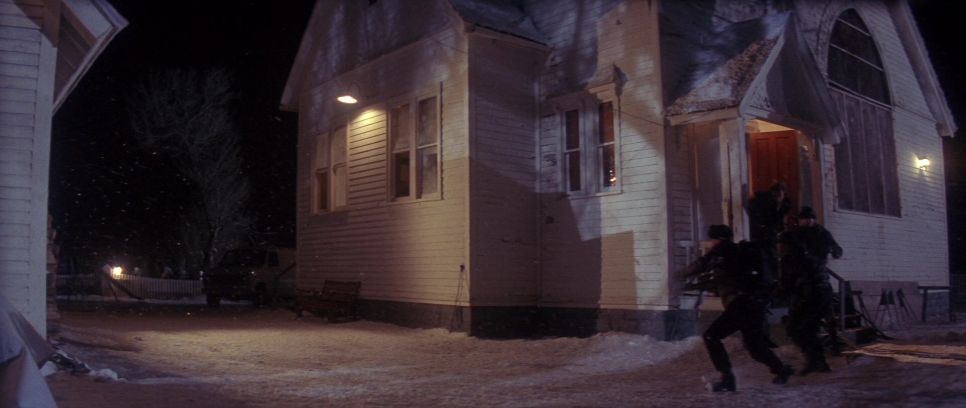 Die Hard 2 (1990), wide, 2.36:1 — film still