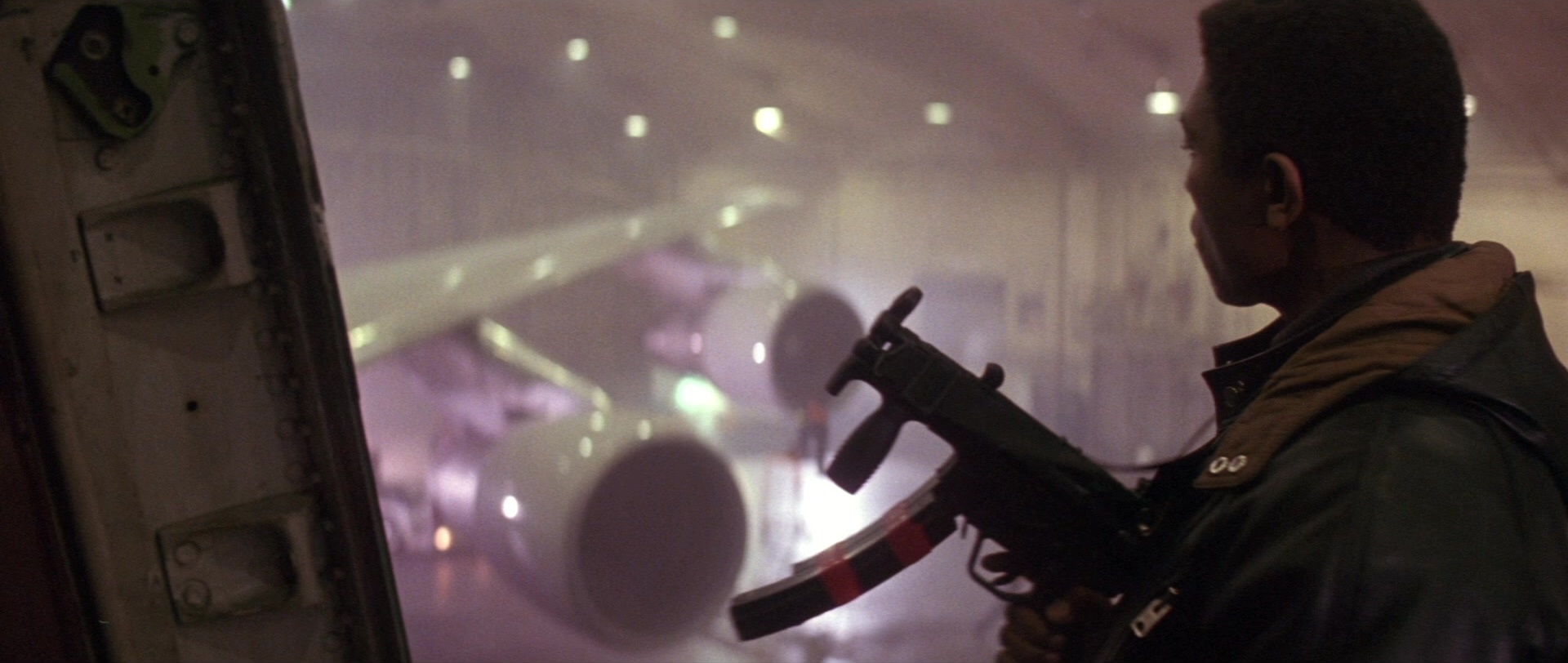 Die Hard 2 (1990), unknown, 2.36:1 — film still