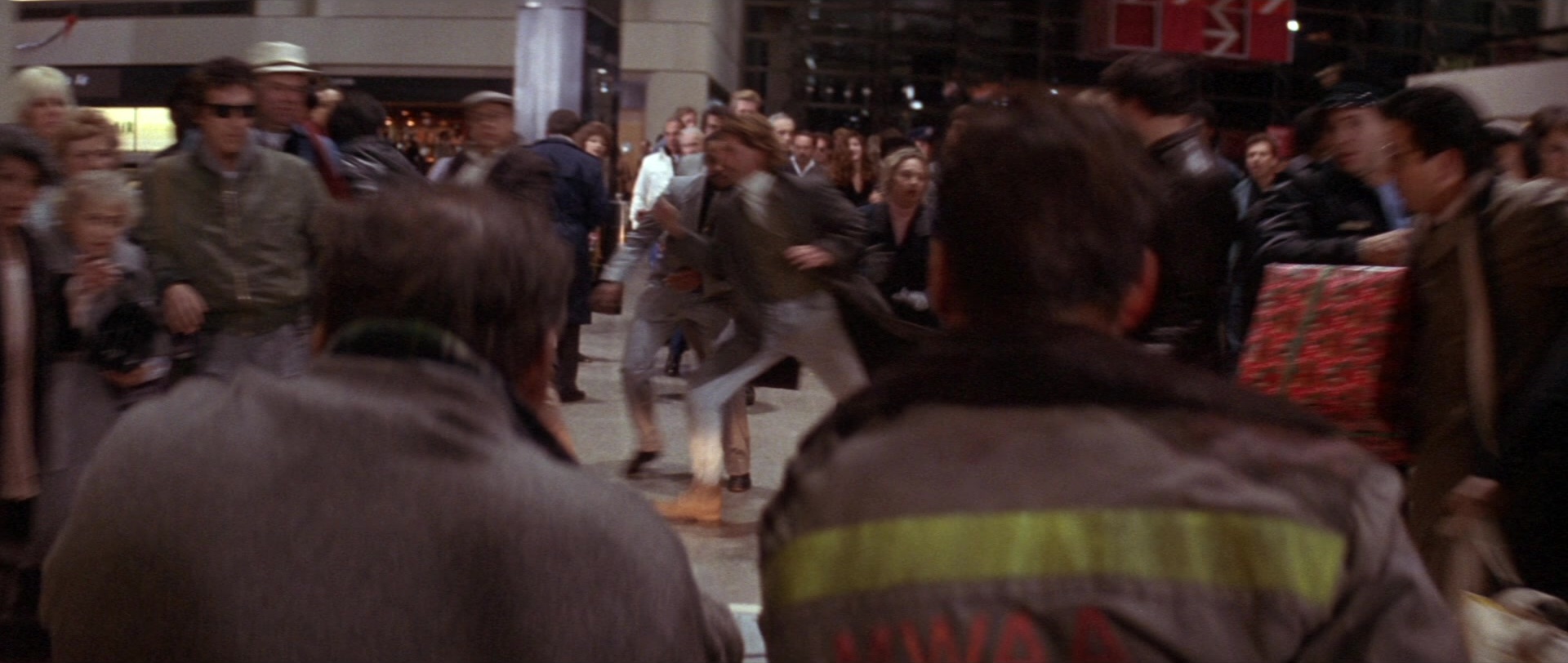 Die Hard 2 (1990), wide, 2.36:1 — film still