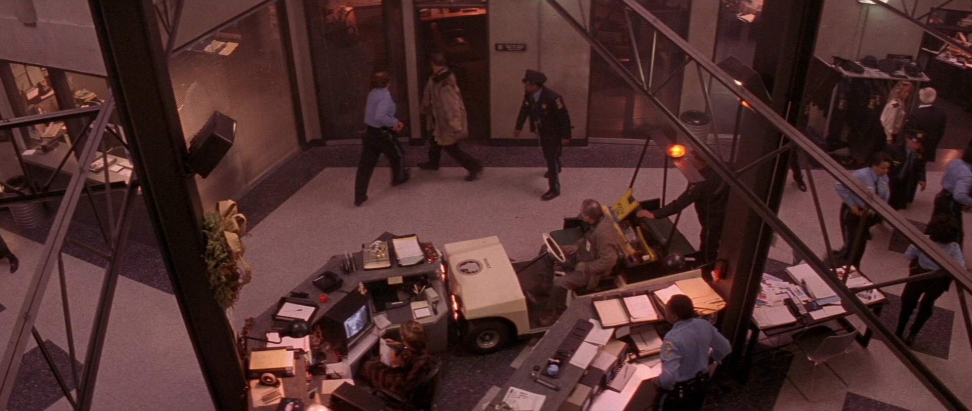 Die Hard 2 (1990), wide, 2.36:1 — film still