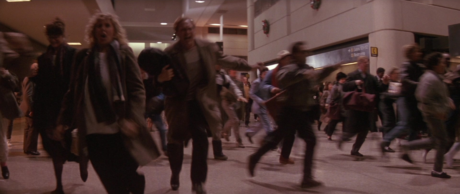 Die Hard 2 (1990), wide, 2.36:1 — film still