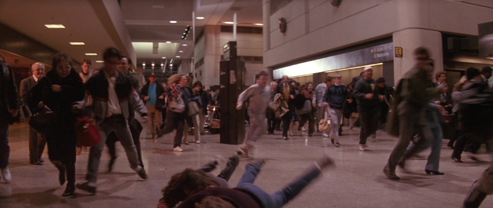 Die Hard 2 (1990), wide, 2.36:1 — film still