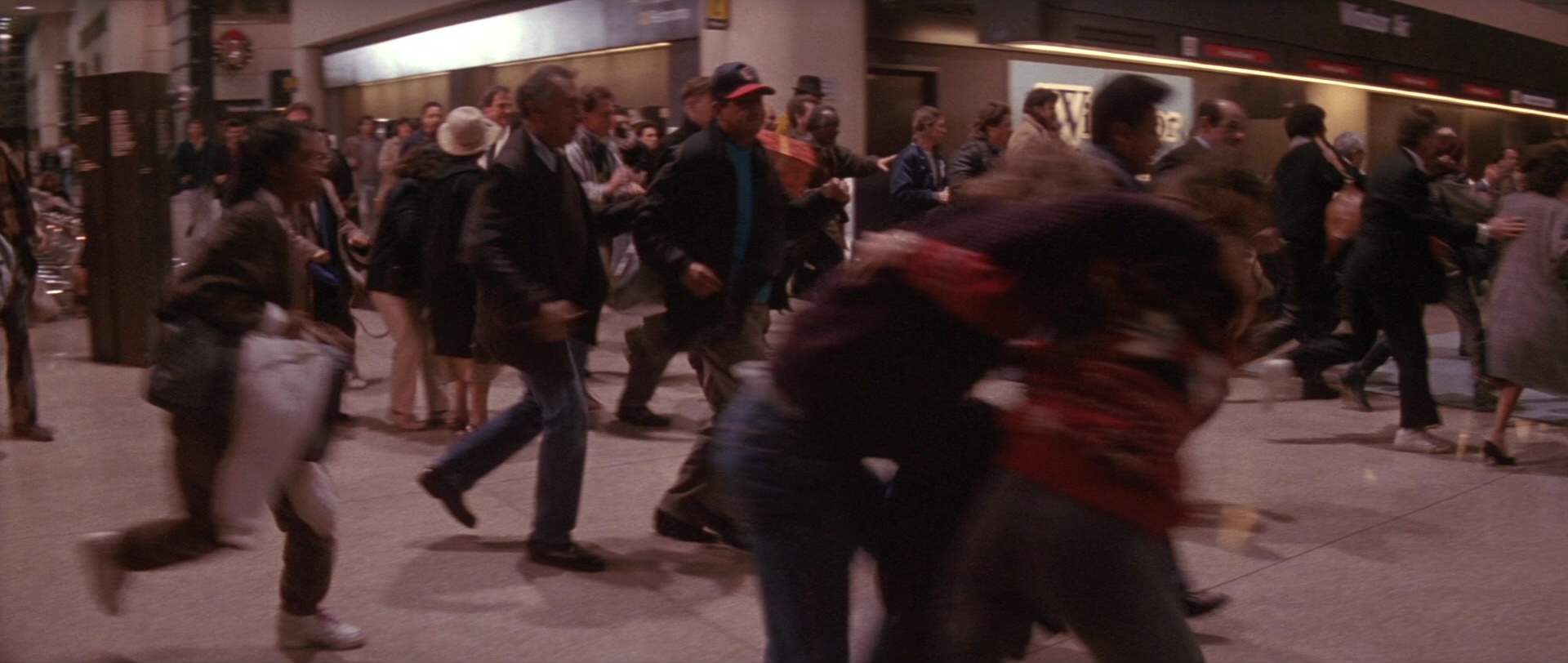 Die Hard 2 (1990), wide, 2.36:1 — film still