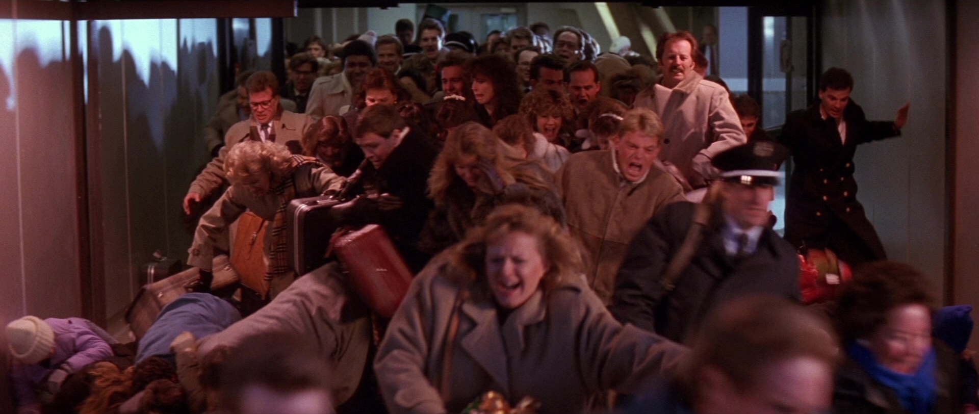 Die Hard 2 (1990), wide, 2.36:1 — film still