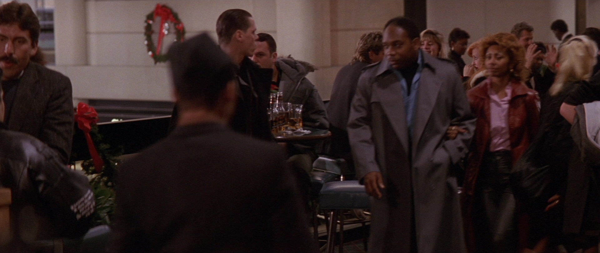 Die Hard 2 (1990), wide, 2.36:1 — film still