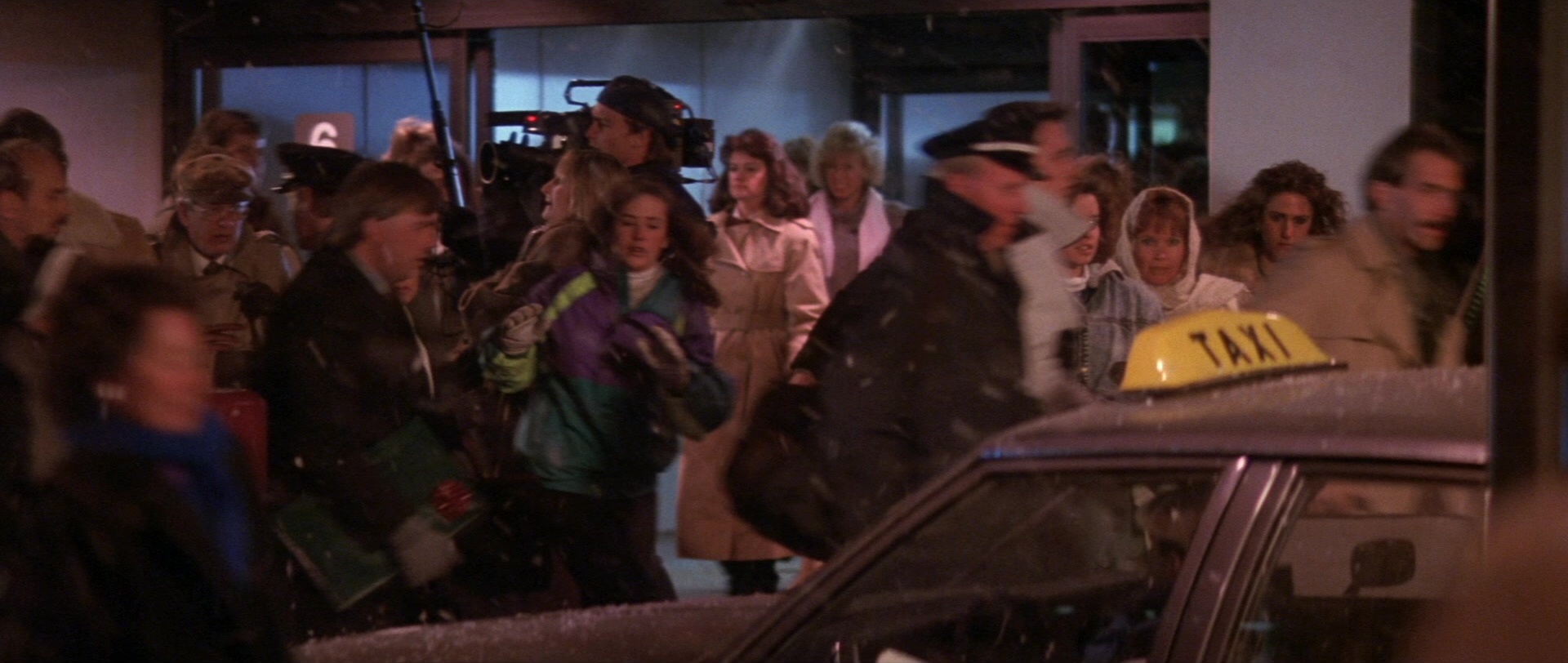 Die Hard 2 (1990), wide, 2.36:1 — film still