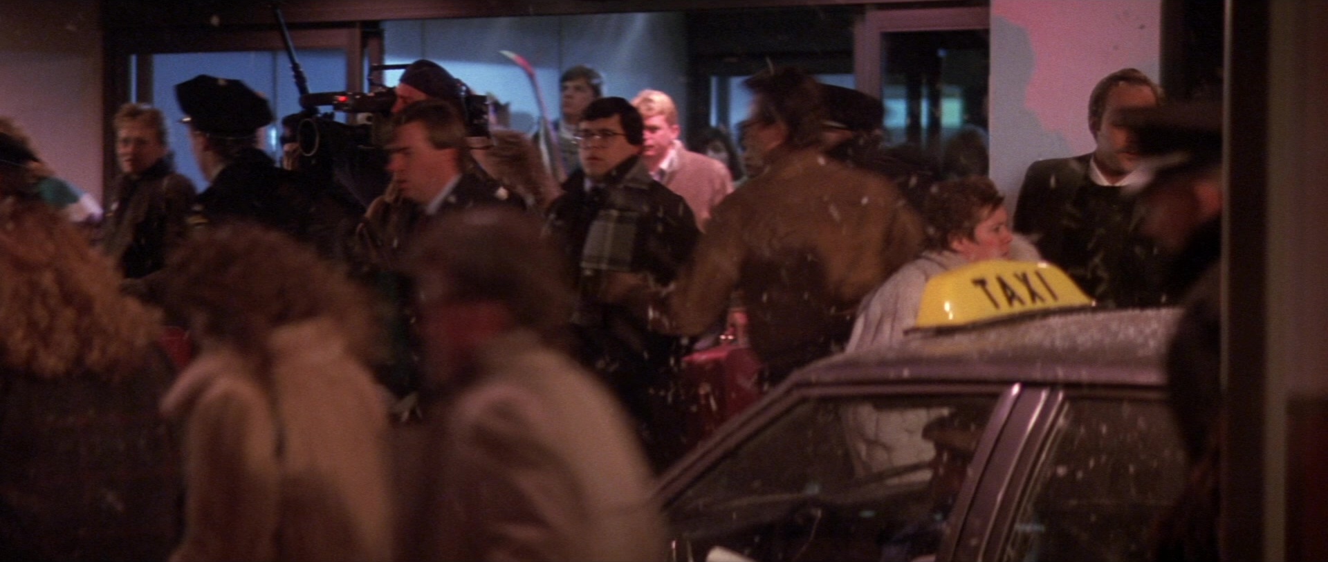 Die Hard 2 (1990), wide, 2.36:1 — film still