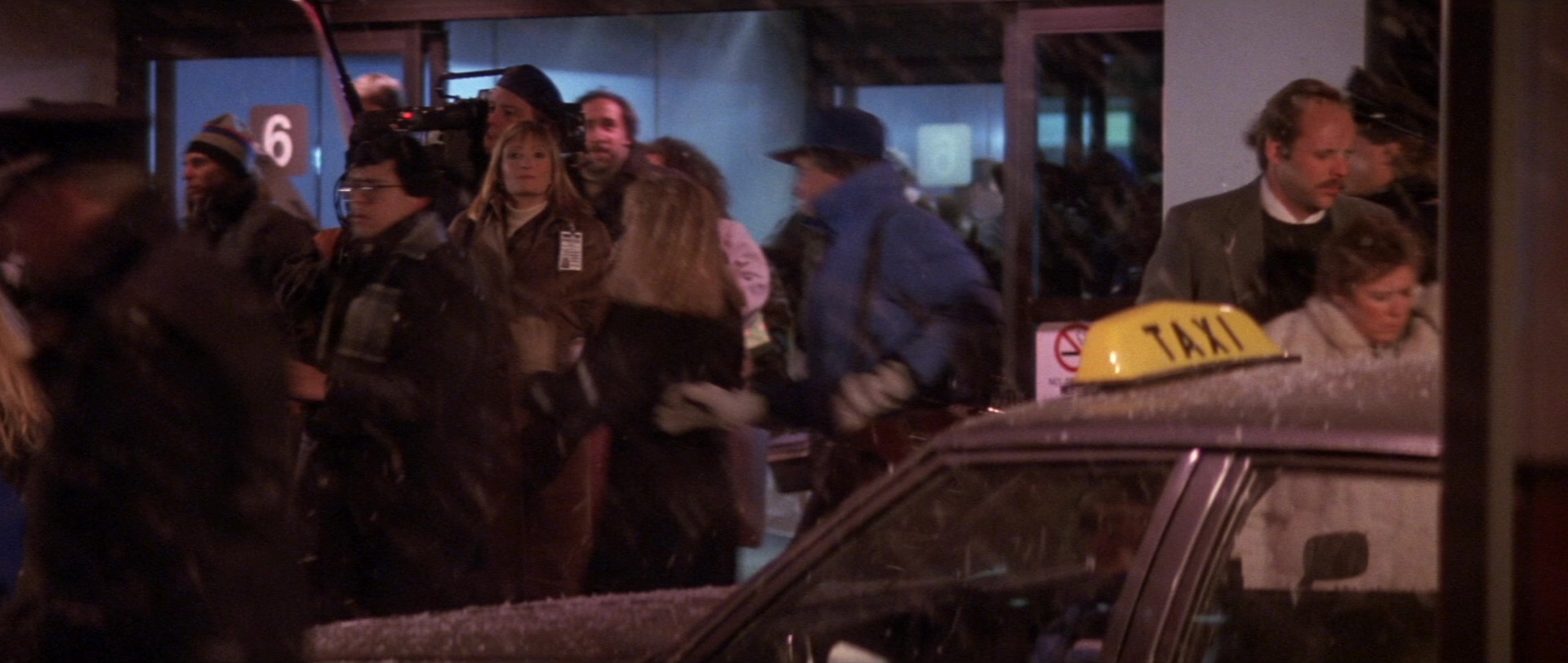 Die Hard 2 (1990), wide, 2.36:1 — film still