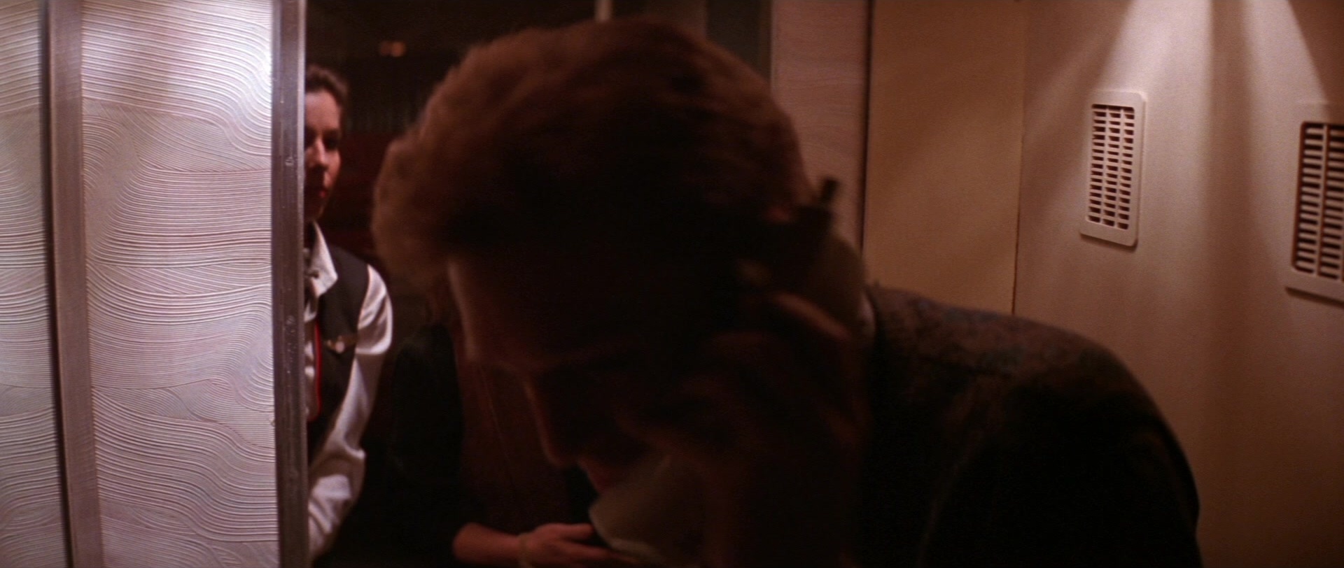 Die Hard 2 (1990), wide, 2.36:1 — film still