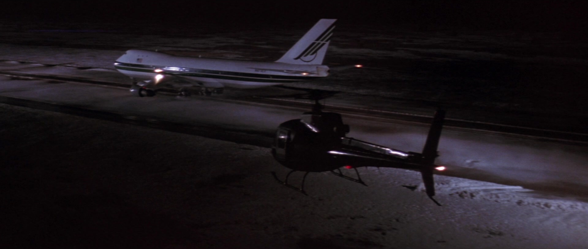 Die Hard 2 (1990), unknown, 2.36:1 — film still
