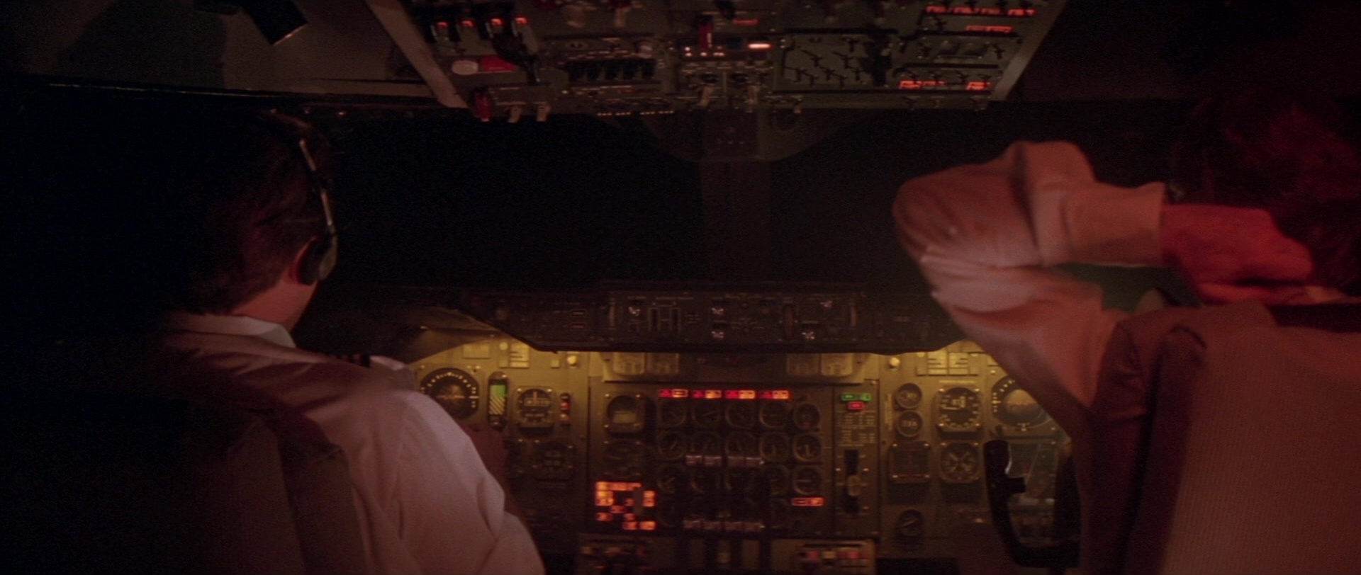 Die Hard 2 (1990), wide, 2.36:1 — film still