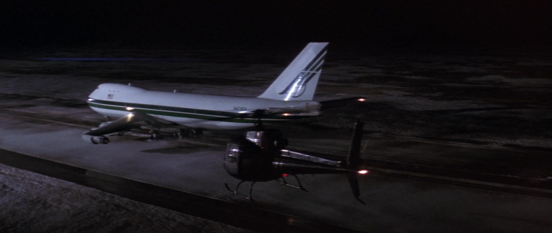 Die Hard 2 (1990), unknown, 2.36:1 — film still