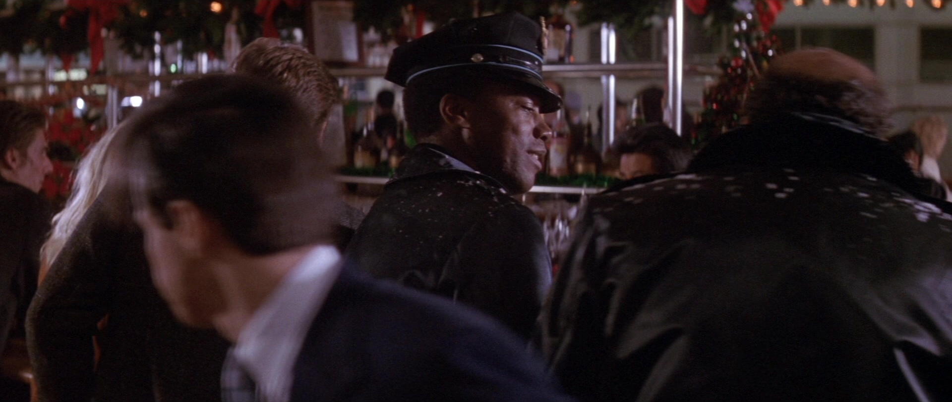 Die Hard 2 (1990), wide, 2.36:1 — film still