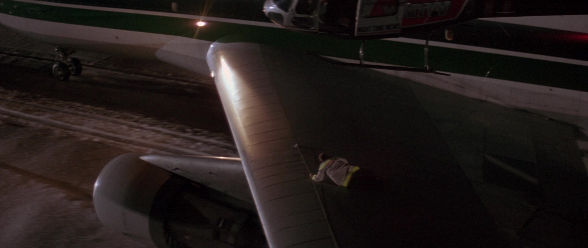 Die Hard 2 (1990), wide, 2.36:1 — film still