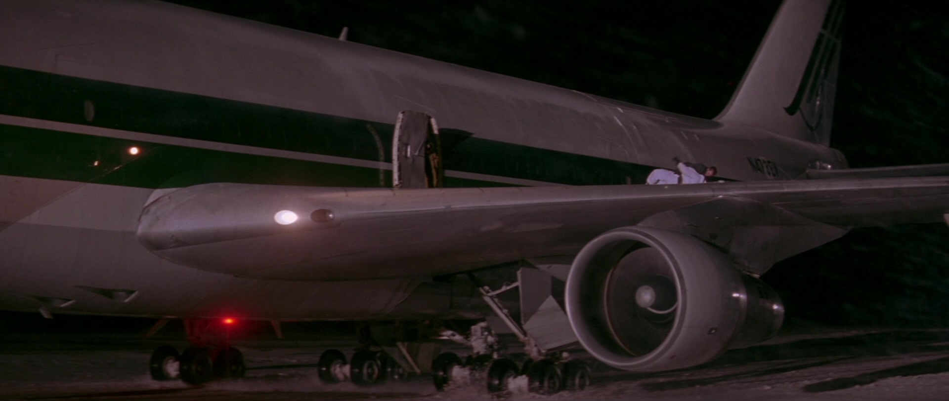 Die Hard 2 (1990), unknown, 2.36:1 — film still