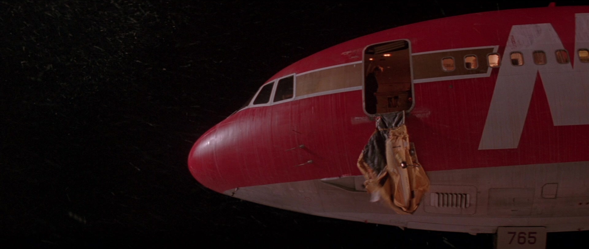 Die Hard 2 (1990), wide, 2.36:1 — film still