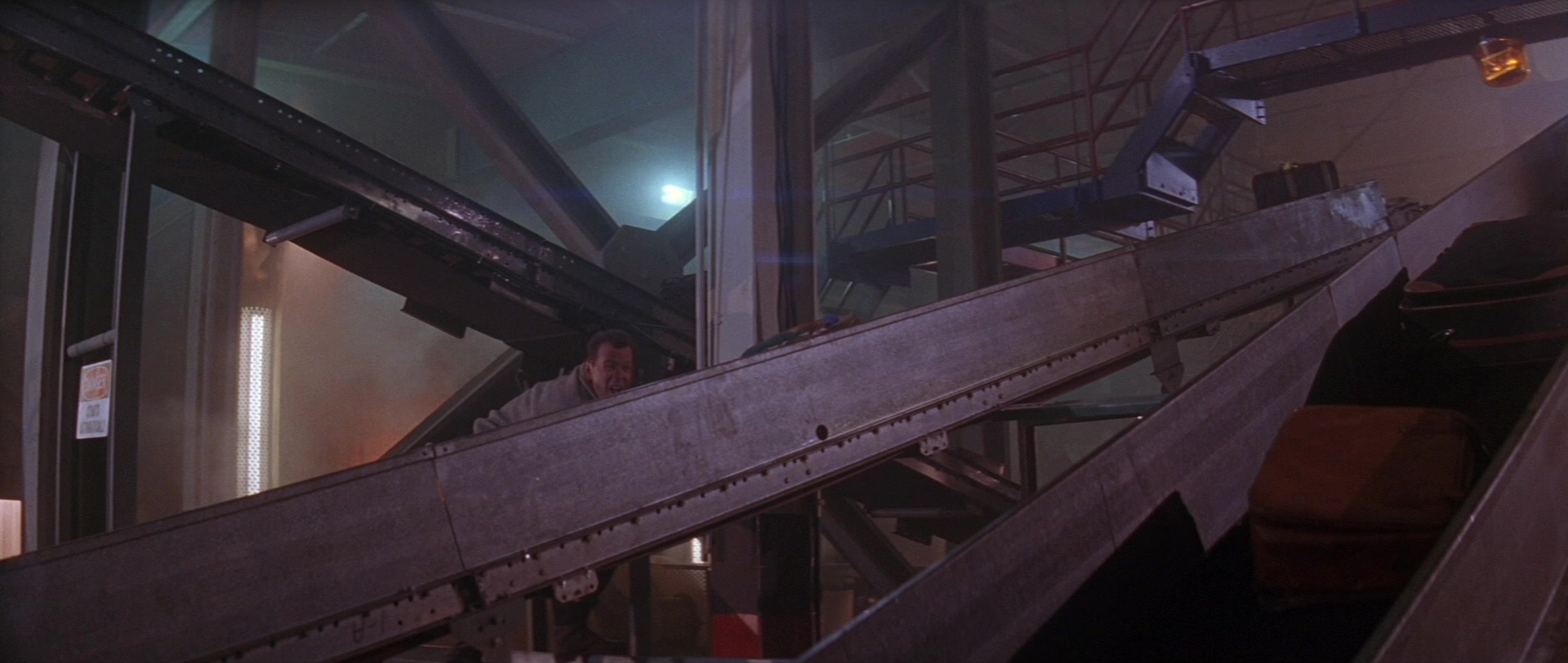 Die Hard 2 (1990), unknown, 2.36:1 — film still