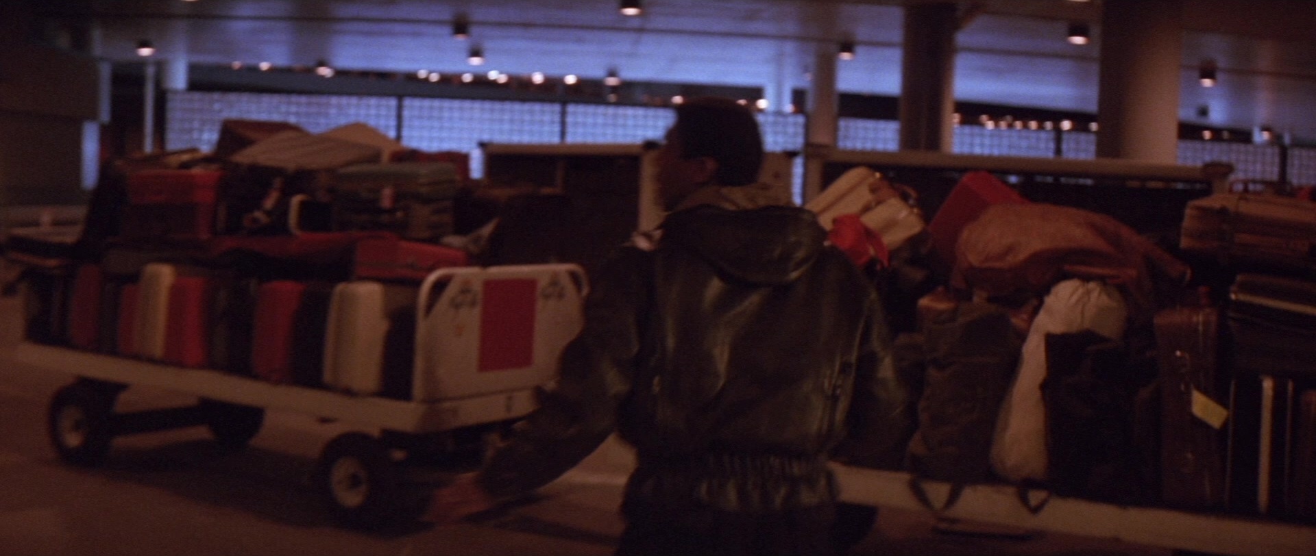Die Hard 2 (1990), wide, 2.36:1 — film still