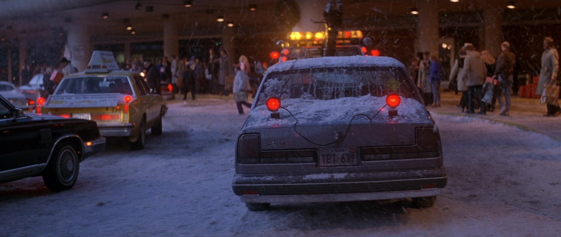 Die Hard 2 (1990), wide, 2.36:1 — film still