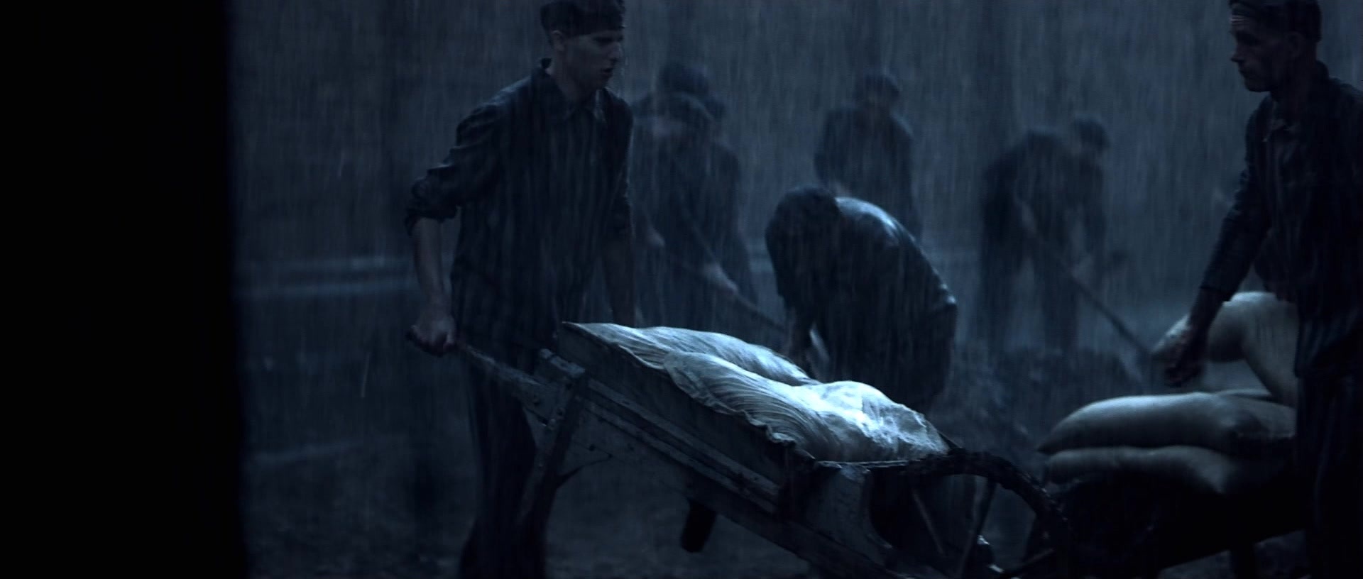 X-Men (2000), wide, 2.35:1 — film still