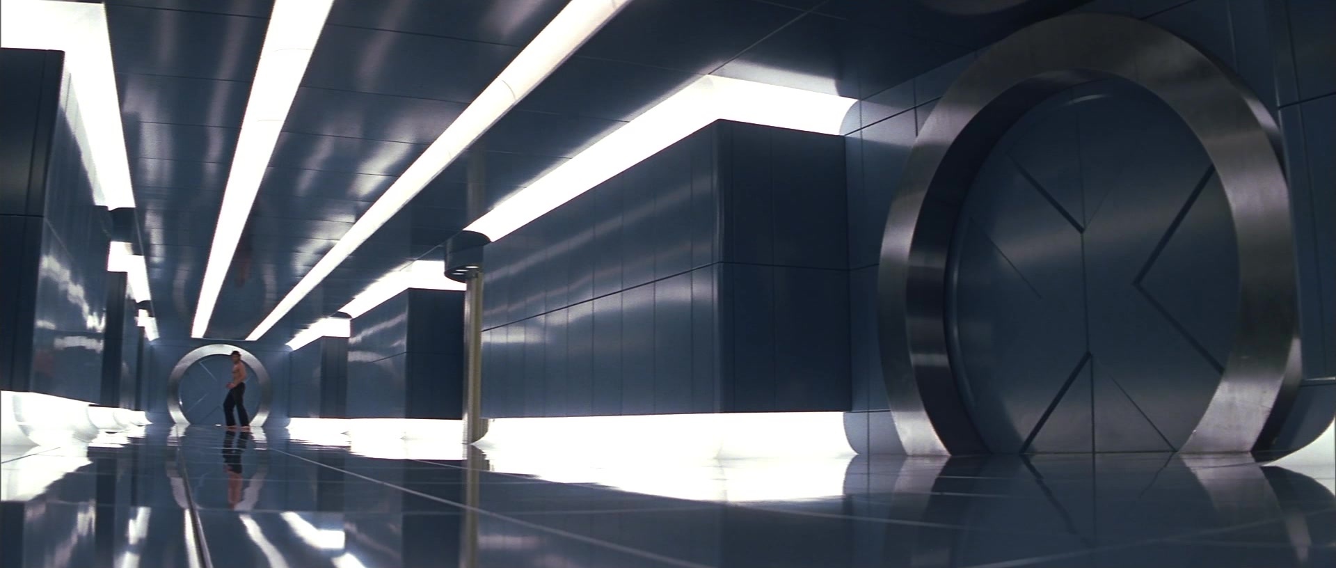 X-Men (2000), wide, 2.35:1 — film still