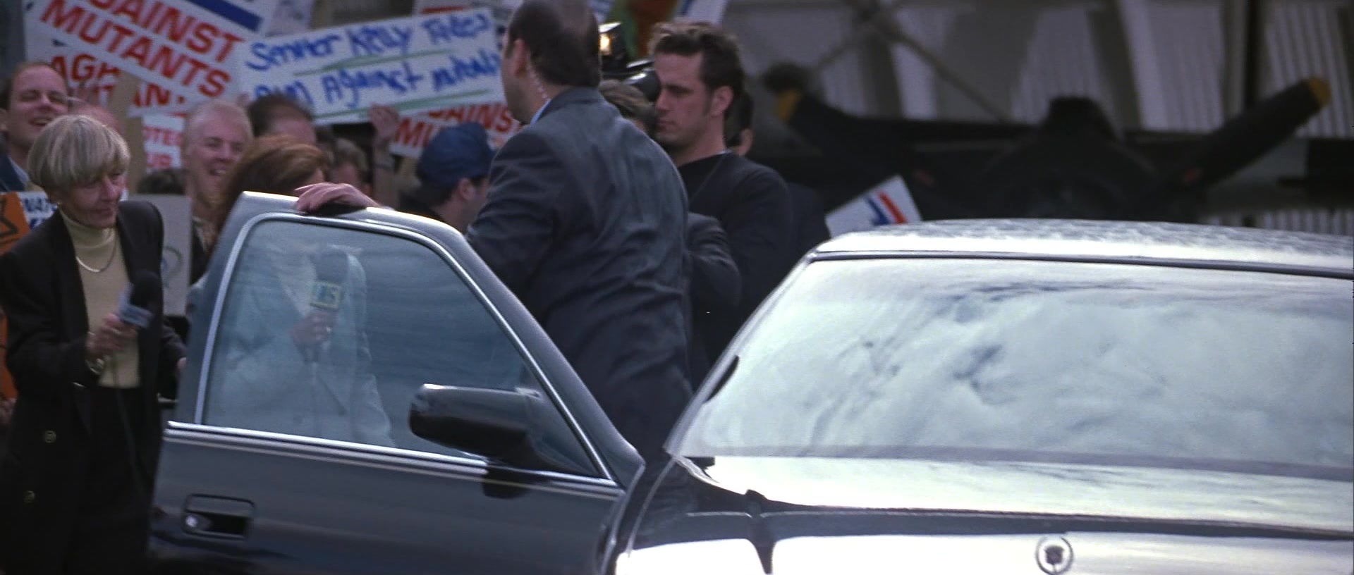 X-Men (2000), wide, 2.35:1 — film still