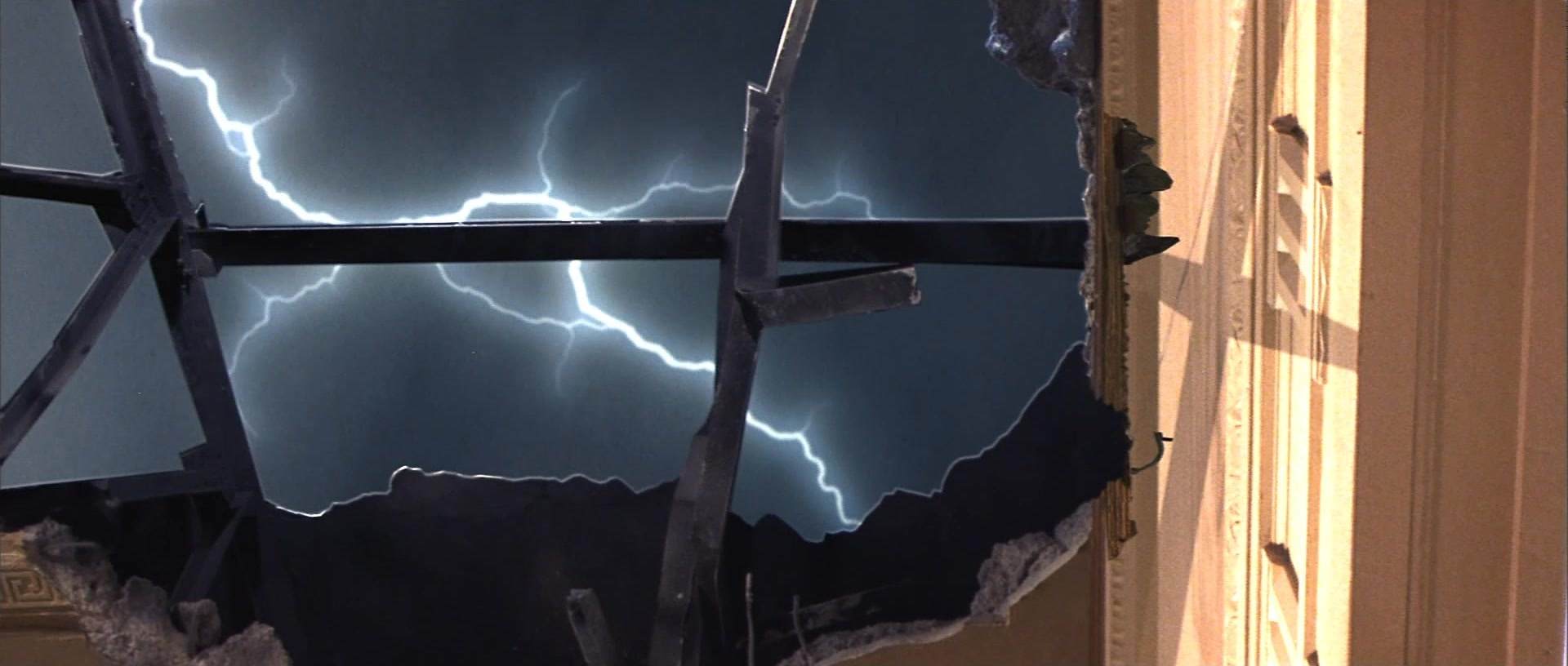 X-Men (2000), wide, 2.35:1 — film still