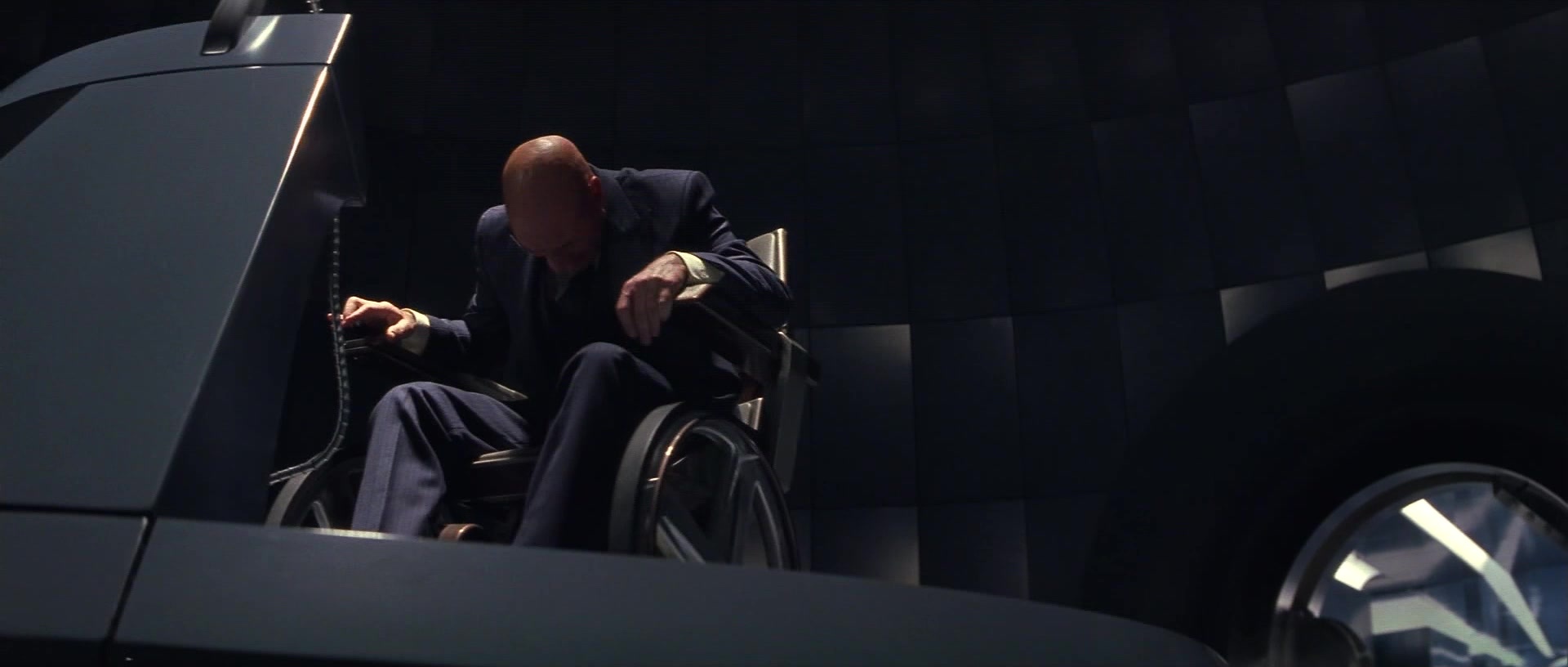 X-Men (2000), wide, 2.35:1 — film still