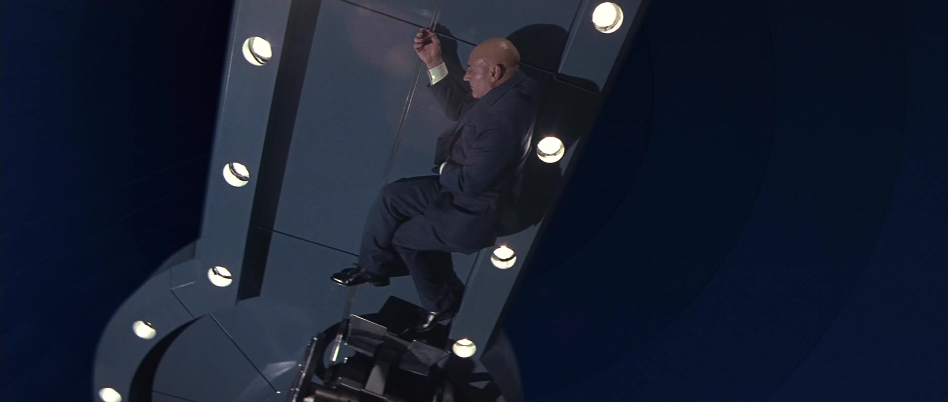 X-Men (2000), wide, 2.35:1 — film still