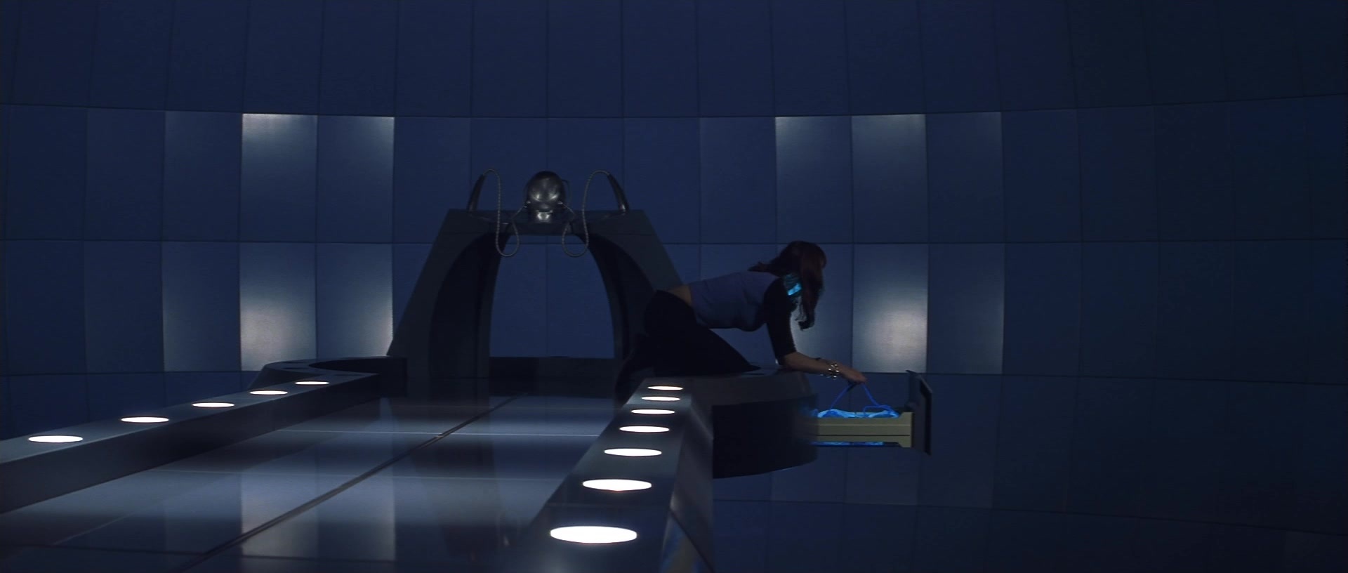 X-Men (2000), wide, 2.35:1 — film still