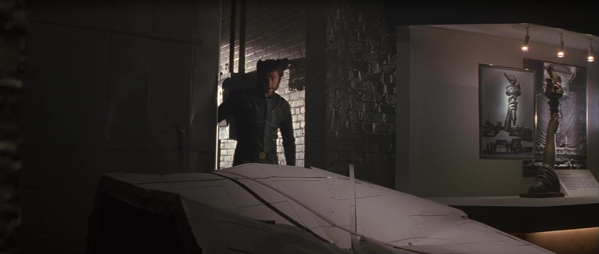 X-Men (2000), wide, 2.35:1 — film still