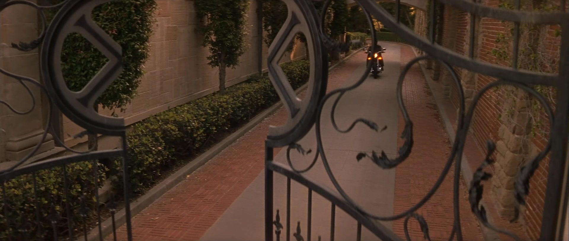 X-Men (2000), wide, 2.35:1 — film still