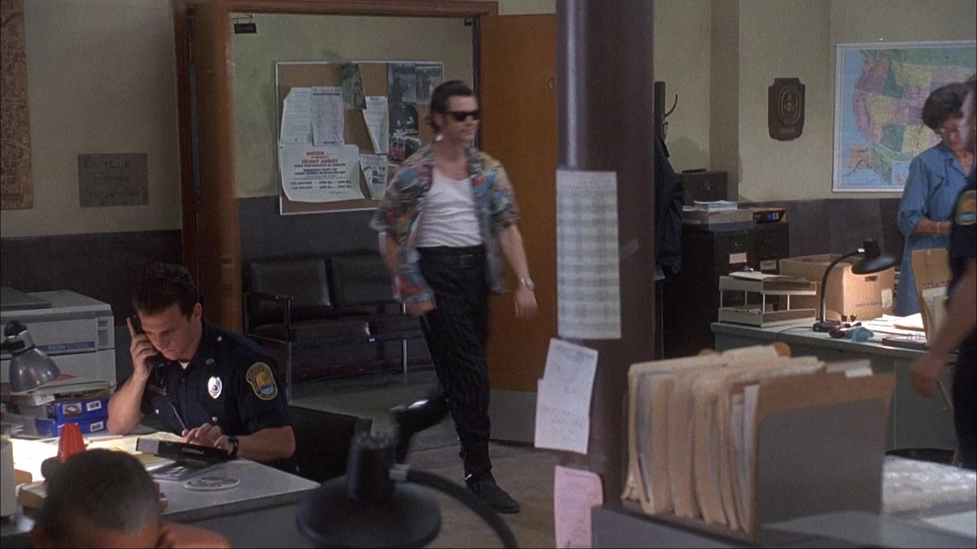 Ace Ventura: Pet Detective (1993), wide, 1.78:1 — film still