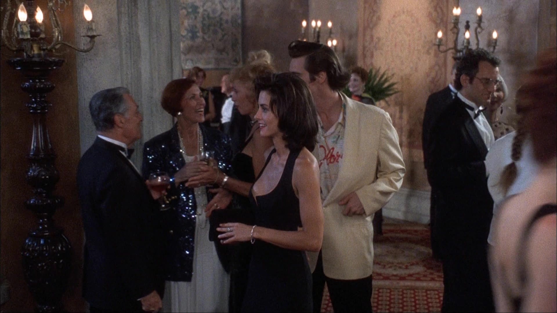 Ace Ventura: Pet Detective (1993), wide, 1.78:1 — film still
