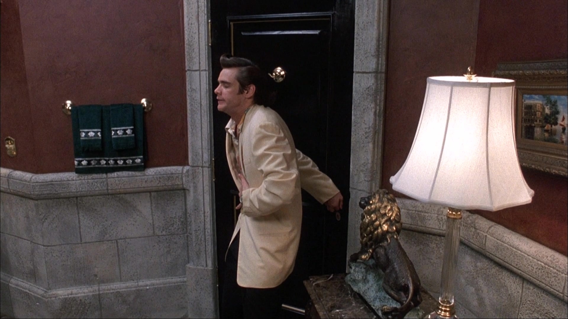 Ace Ventura: Pet Detective (1993), wide, 1.78:1 — film still